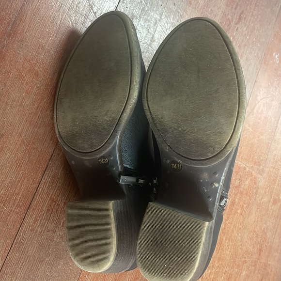 Lucky Brand • Black Leather Zippered Ankle Booties - Picture 3 of 3